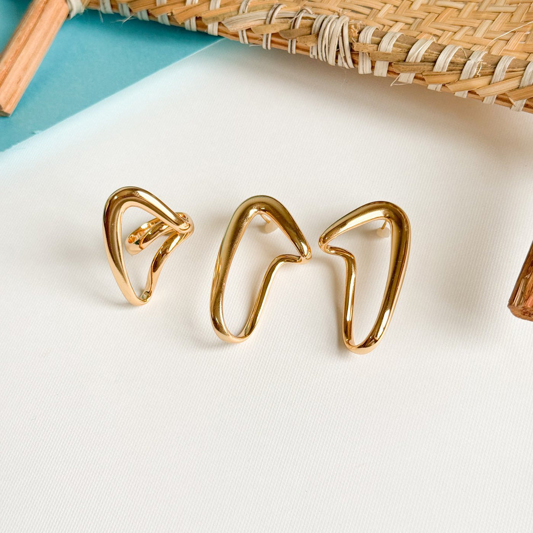 Ear Cuff Onda (sem furo) — Ouro 18k