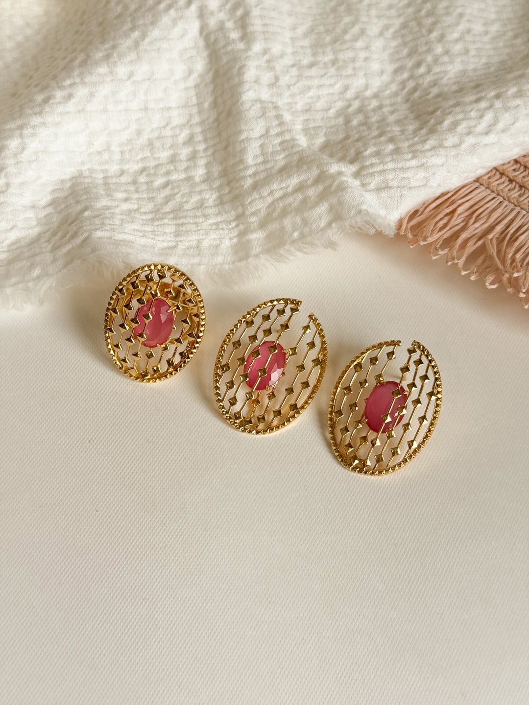 Brinco Oval com Pedras