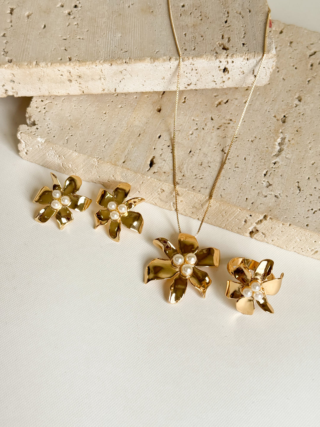 Brinco Flor com Pérola